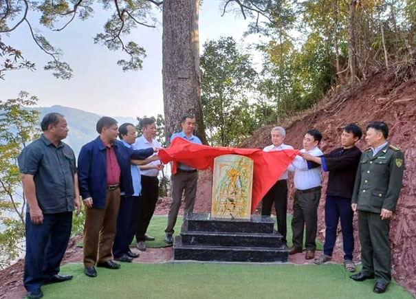 Cây[-]đầu[-]tiên[-]của[-]tỉnh[-]Lai[-]Châu[-]được[-]công[-]nhận[-]Cây[-]Di[-]sản[-]Việt[-]Nam